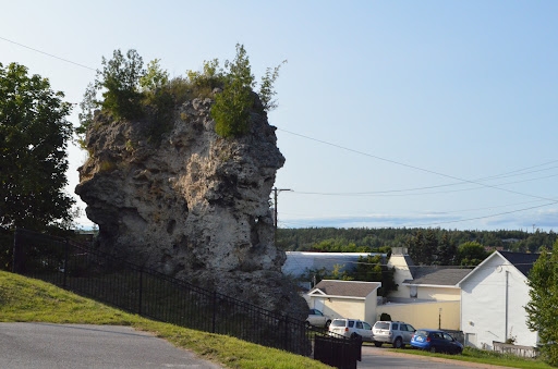 Saint Rocks St. Anthony’s Rock – древният морски стълб в сърцето на St. Ignace